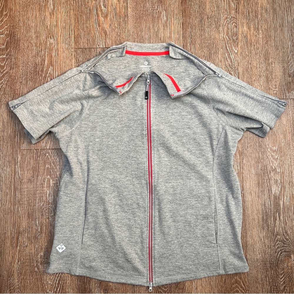 Reboundwear Adaptive Zip-Front Top | Post Surgery Recovery | Gray/Red | Size: Lg